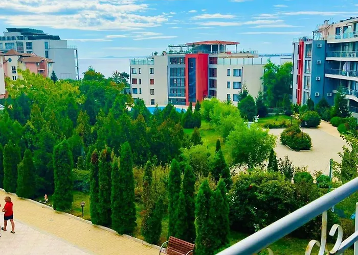 Апартамент Sun Wave Sea And Pool View *