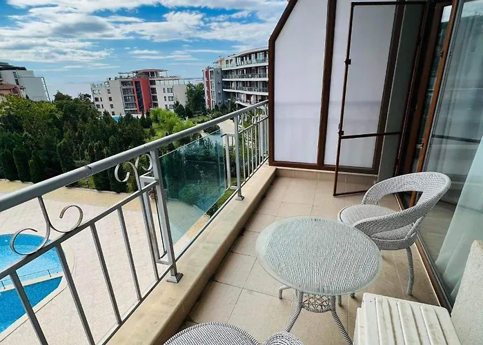 Апартамент Sun Wave Sea And Pool View